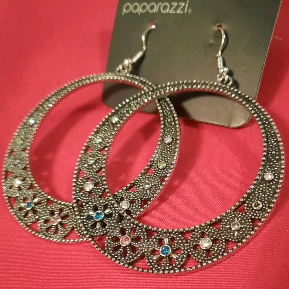 Bodaciously Beautiful Multi Color Floral Round Drop Earrings in Gunmetal Silver